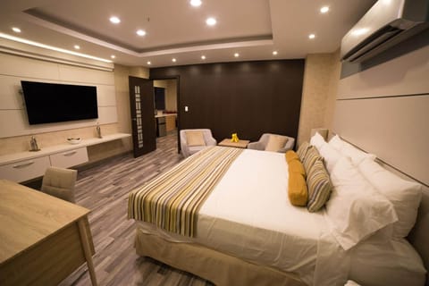 Presidential Studio Suite | Premium bedding, minibar, in-room safe, blackout drapes