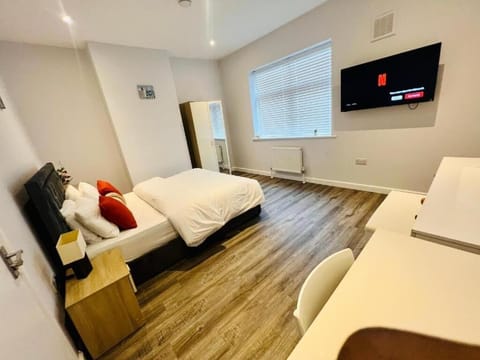 Deluxe Double Room, City View | Individually furnished, laptop workspace, iron/ironing board