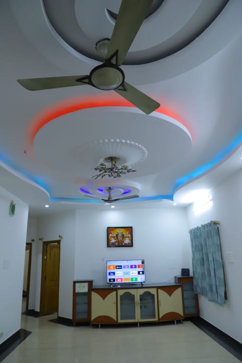Apartment, 3 Bedrooms | Living area | 53-inch LED TV with digital channels, Netflix, first-run movies