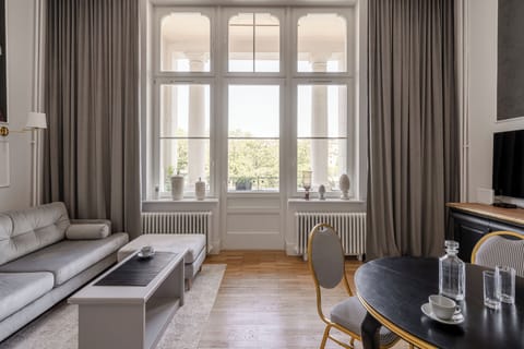 Exclusive Studio Suite, City View | Living room | 37-inch flat-screen TV with satellite channels, streaming services