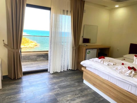 Premium bedding, desk, laptop workspace, free WiFi