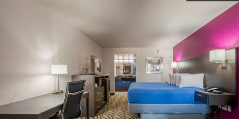 Room, 1 King Bed, Accessible | Desk, iron/ironing board, free WiFi, bed sheets