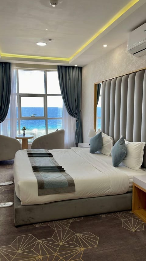 Panoramic Room | Blackout drapes, soundproofing, iron/ironing board, WiFi (free)