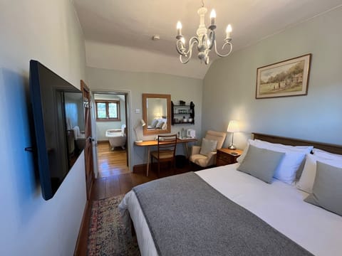 Luxury Double Room, Ensuite (Legges Hill Room) | Egyptian cotton sheets, premium bedding, pillowtop beds