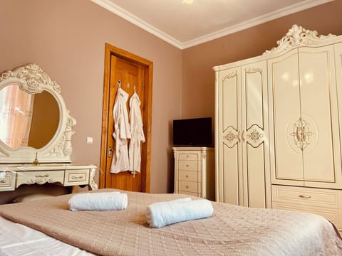 Double Room, Courtyard View | Desk, laptop workspace, soundproofing, iron/ironing board