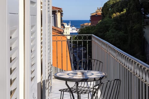 Suite Segurane | Premium bedding, pillowtop beds, in-room safe, soundproofing