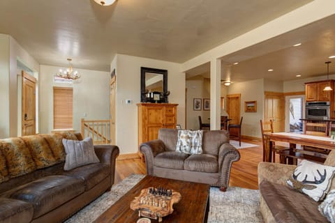 Vacation Rentals in Park City at Bear Hollow Village 5531: Living room with cozy fireplace