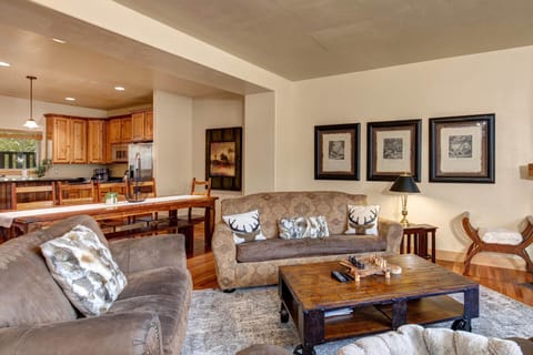 Vacation Rentals in Park City at Bear Hollow Village 5531: Living room with cozy fireplace
