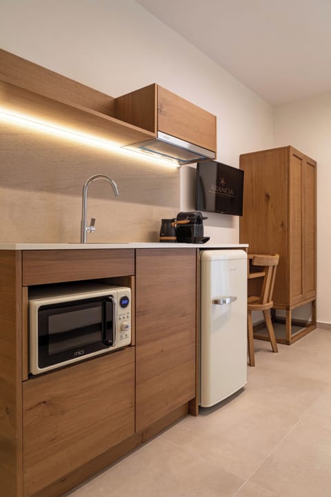 Superior Double Room with Partial Sea View | Private kitchenette | Fridge, microwave, espresso maker, coffee/tea maker