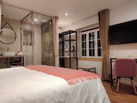 Deluxe Room | In-room safe, desk, laptop workspace, iron/ironing board
