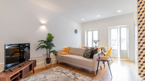 This inviting space features comfortable seating, stylish decor, and ample amenities. #colorful #style