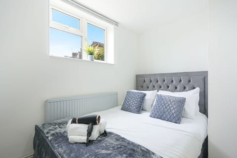 House | 5 bedrooms, free WiFi, bed sheets