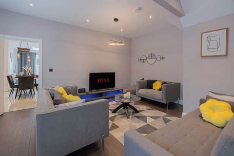 Spacious home fully equipped with all the amenities you need for a comfortable stay.
D3 Short Stays