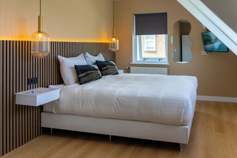 Deluxe Double Room, Garden View | In-room safe, soundproofing, free WiFi