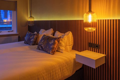 In-room safe, soundproofing, free WiFi