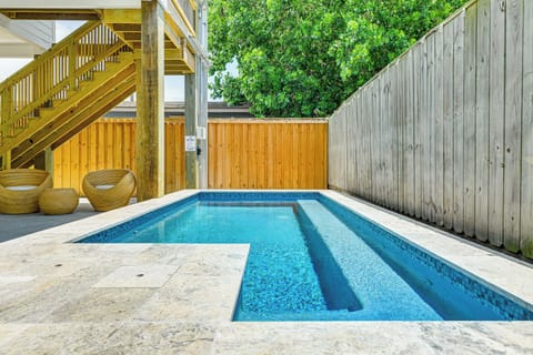 Port Aransas Vacation Rental | 5BR | 4BA | 1,710 Sq Ft | Stairs Required