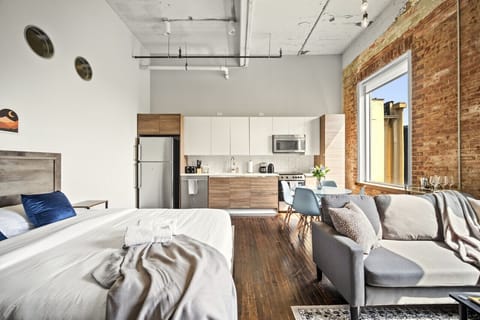 Guest Bedroom/ Living room