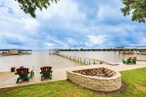 Newark Vacation Rental | 3BR | 2BA | 1,536 Sq Ft | 4 Steps to Enter