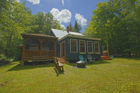 Welcome to this pet friendly private vacation home!