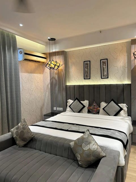 Deluxe Double Room, City View | Desk, free WiFi