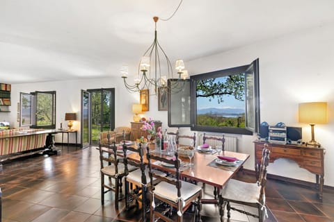 Family Villa, 3 Bedrooms, 2 Bathrooms, Mountainside (Three Lakes Villa Varese) | Dining