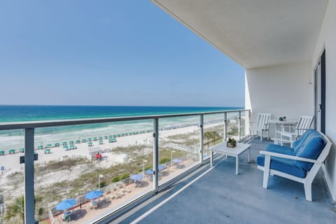 Destin Vacation Rental | 2BR | 2BA | 1,200 Sq Ft | Step-Free Entry