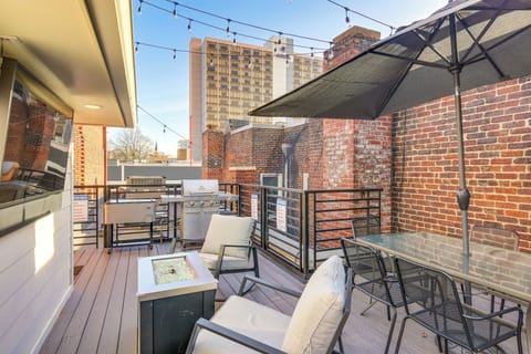 Knoxville Vacation Rental | 1BR | 1BA | 1,100 Sq Ft | Stairs Required
