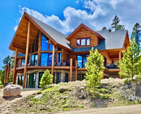 Welcome to the best views of Mt Baldy, Grand Lake, and Shadow Mountain Lake! 