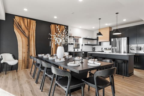 Seating for 12 around the dinner table!