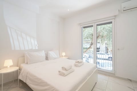 City Apartment, 1 Bedroom, Kitchen | 1 bedroom, in-room safe, individually decorated, individually furnished
