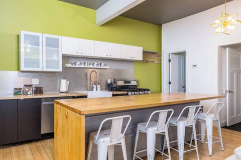 Kitchen has great amenities and is set up with lots of cooking supplies