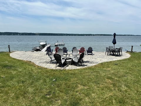 700 sqft patio at the water’s edge 