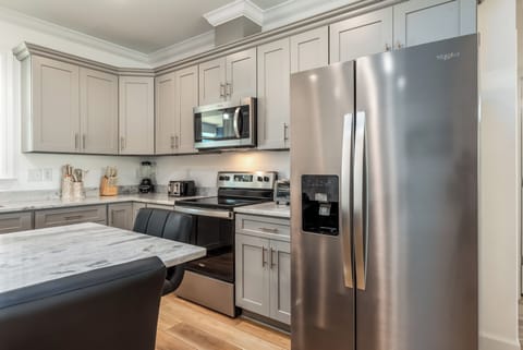 006 Blue Heaven Kitchen Appliances