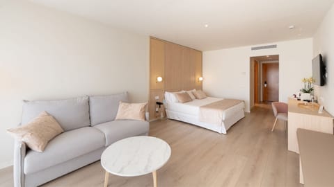 Minibar, in-room safe, desk, blackout drapes