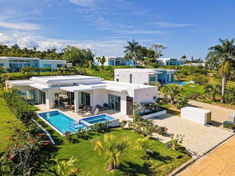 V40A Villa O' Soleil  · Open style & well-furnished villa with long pool (807)