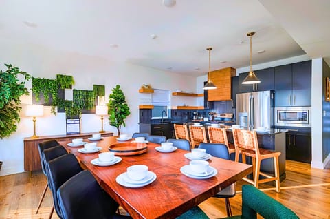 Big meals and even bigger memories—there’s space for the whole group at the table, with a high chair ready for the littlest guest.