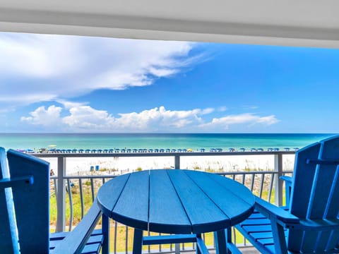 Condo, 1 King Bed with Sofa bed (Crystal Villas 6A) | Outdoor dining