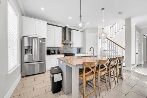 House, Multiple Beds (Wanderlust) | Private kitchen | Oven, toaster