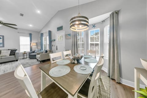 House, Multiple Beds (Shore Beats Work) | Dining