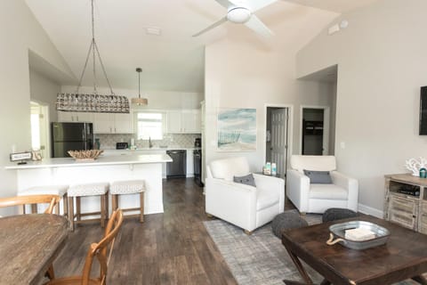 House, Multiple Beds (Sunset Shenanigans) | Living area