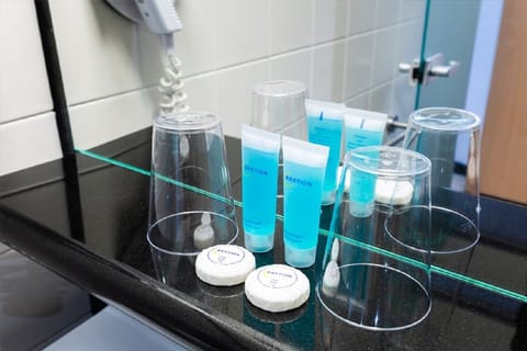 Deluxe Double Room | Bathroom | Free toiletries, hair dryer, towels