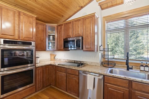 Double oven, ceramic cooktop, microwave & dishwasher