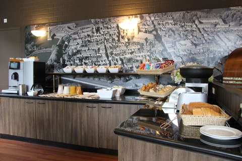 Daily buffet breakfast for a fee