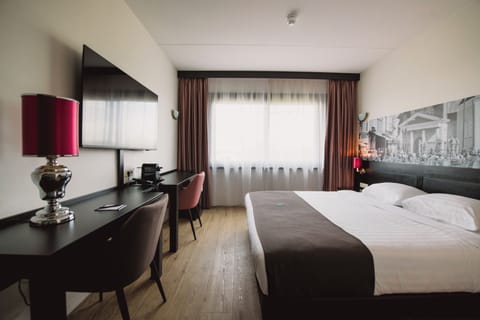 Deluxe Double Room | In-room safe, desk, free cribs/infant beds, free WiFi