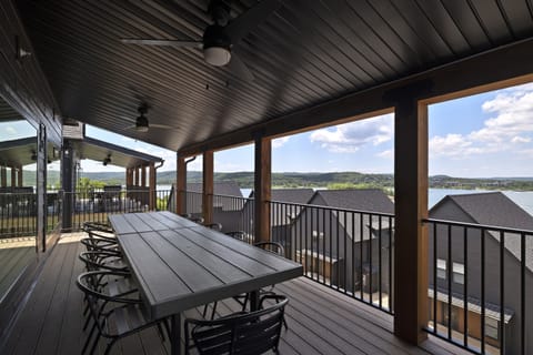 Nature Lodge - Main Level: Outdoor dining table seating 16 on deck