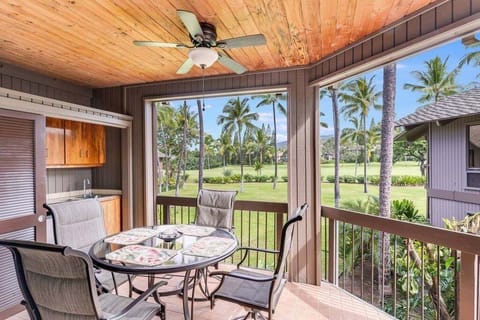 Lanai with outdoor dining