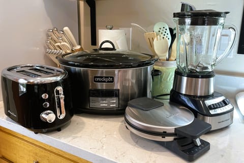 Fully loaded kitchen, ready to feed your people!