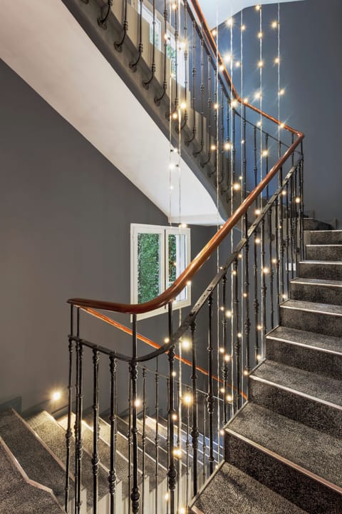 Handrails in hallways
