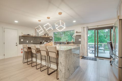 House (4 Bedrooms) | Front of property