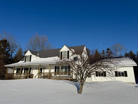 Chickadee on Drummond Island (5185)